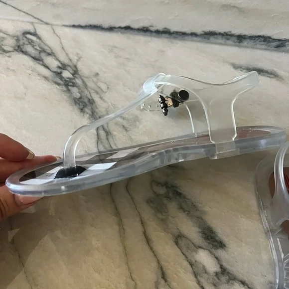 Burberry Jelly Thong Sandals - Picture 4 of 7